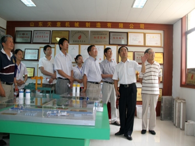 2012.7.28日山東天意兩項科技成果鑒定順利通過，北京領(lǐng)導(dǎo)專家，到我公司參觀指導(dǎo)