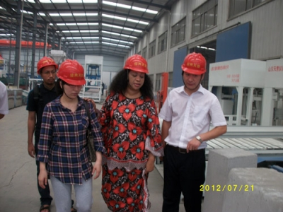 2012.7.21日坦桑尼亞總統(tǒng)夫人來我公司參觀指導(dǎo)、洽談合作