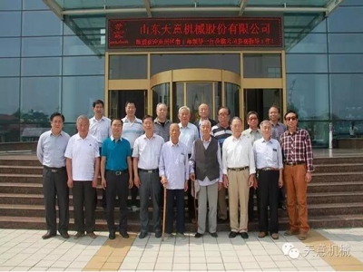兗州區(qū)委常委、組織部長徐繼瑞一行領(lǐng)導(dǎo)蒞臨天意參觀指導(dǎo)工作