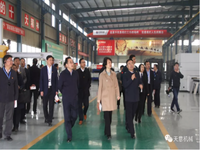 濟寧市委常委、組織部部長孔凡萍帶領(lǐng)全市“兩新”組織黨建工作現(xiàn)場觀摩團蒞臨天意機械調(diào)研指導(dǎo)